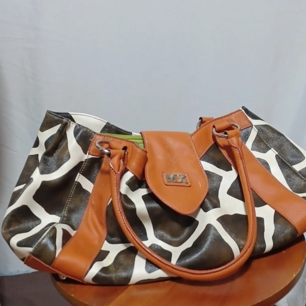 MX LADIES PURSE IN A BEAUTIFUL ANIMAL PRINT